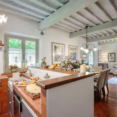 D'amico, Charming Indulgence Overlooking Town Centre * Lucques