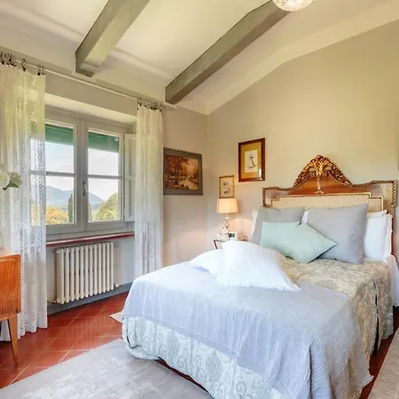 D'amico, Charming Indulgence Overlooking Town Centre Villa Lucques