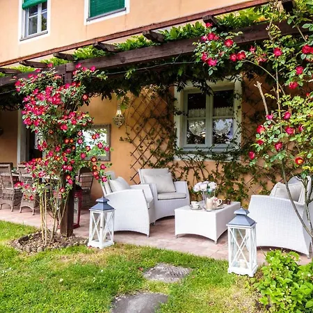 D'amico, Charming Indulgence Overlooking Town Centre Lucques