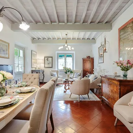 D'amico, Charming Indulgence Overlooking Town Centre Lucques