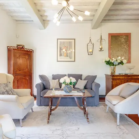 Villa D'amico, Charming Indulgence Overlooking Town Centre Lucques