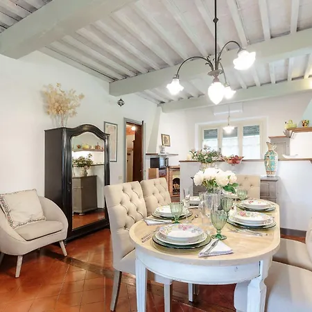 D'amico, Charming Indulgence Overlooking Town Centre Lucques