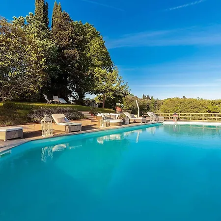 Villa D'amico, Charming Indulgence Overlooking Town Centre *