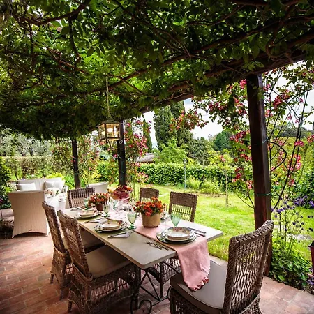 Villa D'amico, Charming Indulgence Overlooking Town Centre Lucques