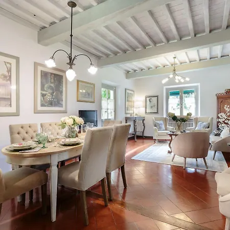 Villa D'amico, Charming Indulgence Overlooking Town Centre