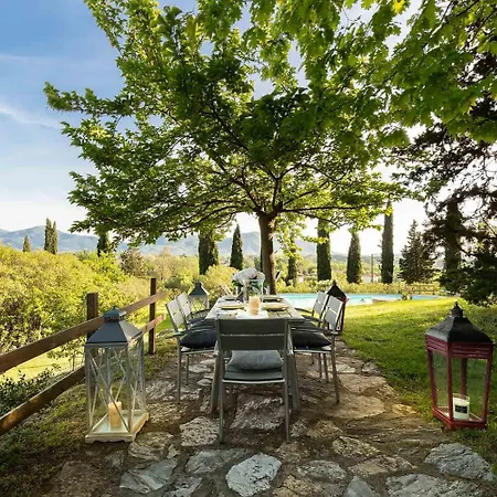 D'amico, Charming Indulgence Overlooking Town Centre Villa Lucca