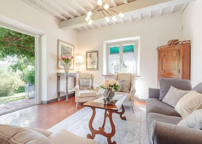 D'amico, Charming Indulgence Overlooking Town Centre 루카