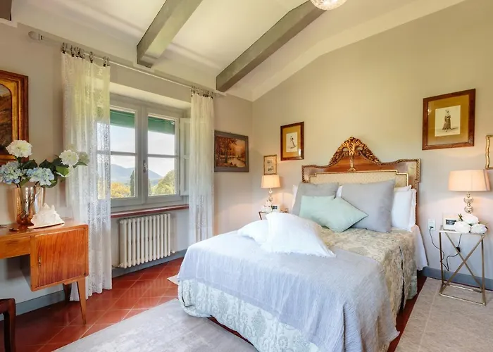 D'amico, Charming Indulgence Overlooking Town Centre 빌라 루카