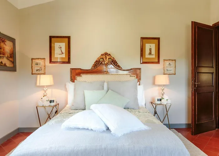 D'amico, Charming Indulgence Overlooking Town Centre 빌라 루카